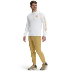 THE NORTH FACE Men's Logo Play Long Sleeve Tee 8 THE NORTH FACE Men's Logo Play Long Sleeve Tee -trucker hat shop 2074604 101 alt2